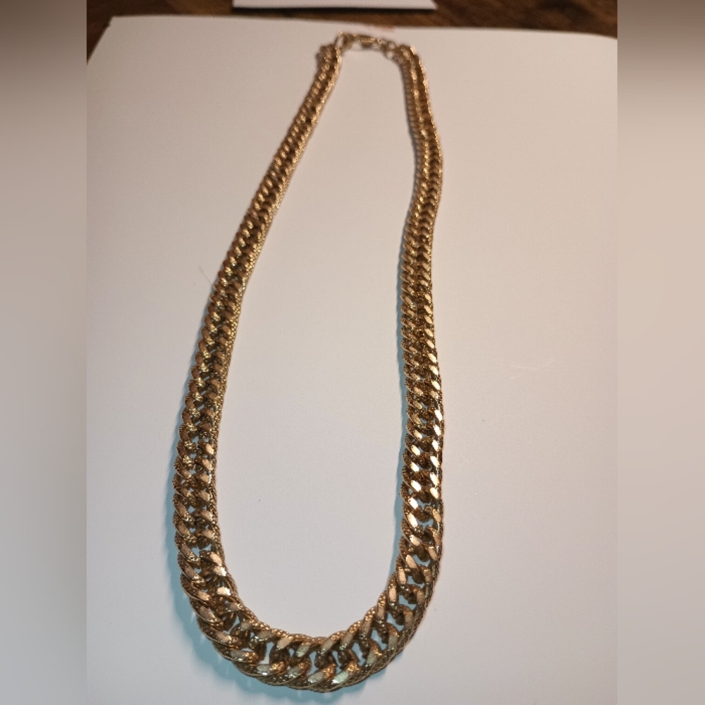 Elegant Gold Chain Necklace